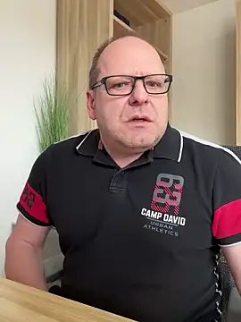 Snapshot of coupleLatinaLovers chatting on March 10, 2025, 11:21 am coupleLatinaLovers online show from March 10, 2025, 11:21 am