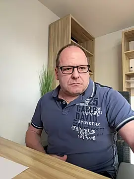 Snapshot of coupleLatinaLovers chatting on March 13, 2025, 11:08 am coupleLatinaLovers online show from March 13, 2025, 11:08 am