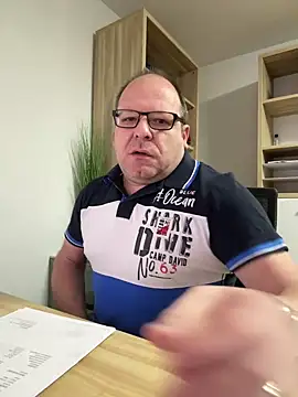 Snapshot of coupleLatinaLovers chatting on March 17, 2025, 5:34 am coupleLatinaLovers online show from March 17, 2025, 5:34 am