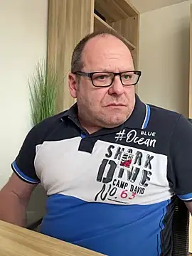 Snapshot of coupleLatinaLovers chatting on March 17, 2025, 10:27 am coupleLatinaLovers online show from March 17, 2025, 10:27 am