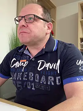 Snapshot of coupleLatinaLovers chatting on March 18, 2025, 6:03 am coupleLatinaLovers online show from March 18, 2025, 6:03 am