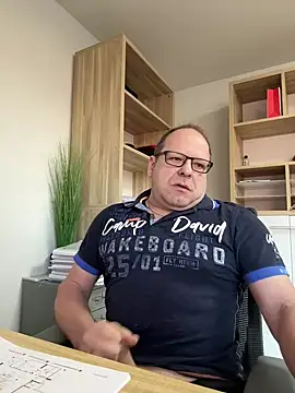 Snapshot of coupleLatinaLovers chatting on March 19, 2025, 6:03 am coupleLatinaLovers online show from March 19, 2025, 6:03 am