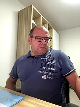 Snapshot of coupleLatinaLovers chatting on September 9, 2025, 4:45 am coupleLatinaLovers online show from September 9, 2025, 4:45 am