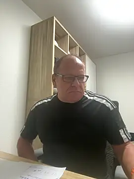 Snapshot of coupleLatinaLovers chatting on September 17, 2025, 4:47 am coupleLatinaLovers online show from September 17, 2025, 4:47 am