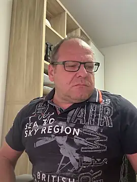 Snapshot of coupleLatinaLovers chatting on September 22, 2025, 4:47 am coupleLatinaLovers online show from September 22, 2025, 4:47 am