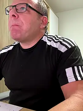 Snapshot of coupleLatinaLovers chatting on September 24, 2025, 4:38 am coupleLatinaLovers online show from September 24, 2025, 4:38 am