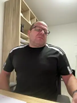 Snapshot of coupleLatinaLovers chatting on October 29, 2025, 5:53 am coupleLatinaLovers online show from October 29, 2025, 5:53 am