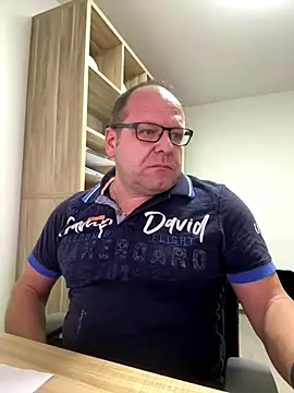 Snapshot of coupleLatinaLovers chatting on November 24, 2025, 8:25 am coupleLatinaLovers online show from November 24, 2025, 8:25 am