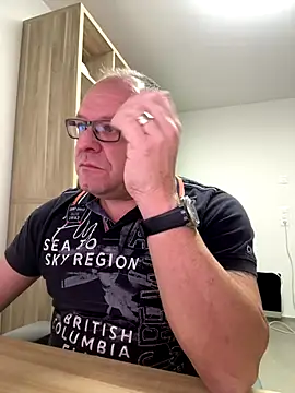 Snapshot of coupleLatinaLovers chatting on November 28, 2025, 7:00 am coupleLatinaLovers online show from November 28, 2025, 7:00 am