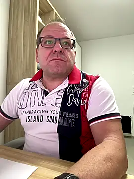 Snapshot of coupleLatinaLovers chatting on December 1, 2025, 6:07 am coupleLatinaLovers online show from December 1, 2025, 6:07 am