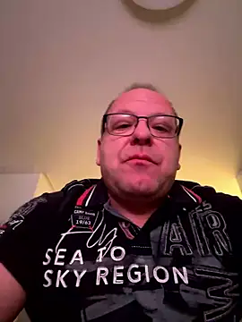 Snapshot of coupleLatinaLovers chatting on January 16, 2026, 6:06 am coupleLatinaLovers online show from January 16, 2026, 6:06 am