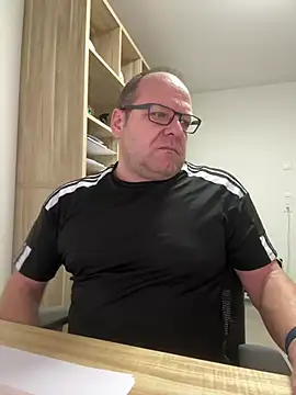 Snapshot of coupleLatinaLovers chatting on February 3, 2026, 6:22 am coupleLatinaLovers online show from February 3, 2026, 6:22 am