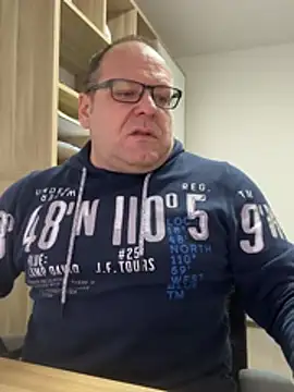 Snapshot of coupleLatinaLovers chatting on February 12, 2026, 6:52 am coupleLatinaLovers online show from February 12, 2026, 6:52 am