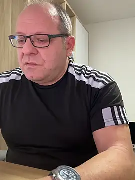 Snapshot of coupleLatinaLovers chatting on February 18, 2026, 7:26 am coupleLatinaLovers online show from February 18, 2026, 7:26 am