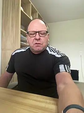 Snapshot of coupleLatinaLovers chatting on February 20, 2026, 11:00 am coupleLatinaLovers online show from February 20, 2026, 11:00 am