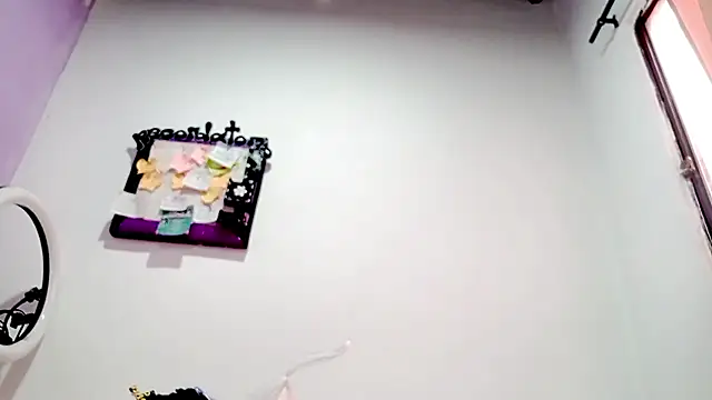 PetiteIvoryQueen19 online show from February 6, 2026, 6:44 pm