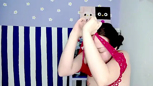 PetiteIvoryQueen19 online show from April 22, 2026, 5:43 am