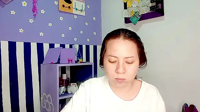 Snapshot of PetiteIvoryQueen19 chatting on June 3, 2026, 5:32 am PetiteIvoryQueen19 online show from June 3, 2026, 5:32 am