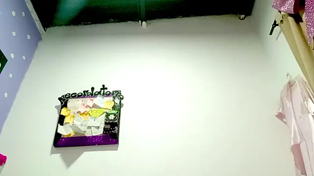Snapshot of PetiteIvoryQueen19 chatting on July 19, 2026, 5:11 am PetiteIvoryQueen19 online show from July 19, 2026, 5:11 am