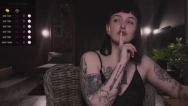 vinylstore online show from December 14, 2024, 6:52 pm