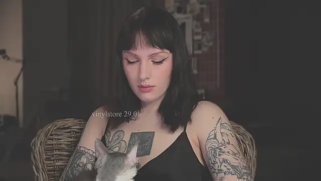 vinylstore online show from January 29, 2025, 11:51 am