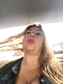 Laura-Hernandez online show from September 22, 2025, 3:58 pm