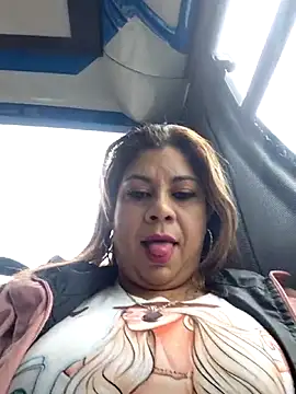 Snapshot of Laura-Hernandez chatting on May 1, 2026, 3:27 pm Laura-Hernandez online show from May 1, 2026, 3:27 pm