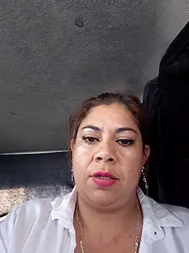 Snapshot of Laura-Hernandez chatting on May 11, 2026, 4:04 pm Laura-Hernandez online show from May 11, 2026, 4:04 pm