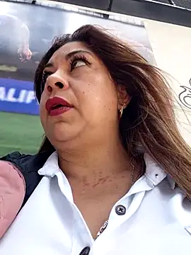 Snapshot of Laura-Hernandez chatting on May 23, 2026, 3:38 pm Laura-Hernandez online show from May 23, 2026, 3:38 pm