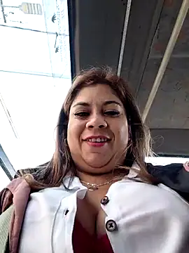 Snapshot of Laura-Hernandez chatting on June 12, 2026, 2:05 pm Laura-Hernandez online show from June 12, 2026, 2:05 pm