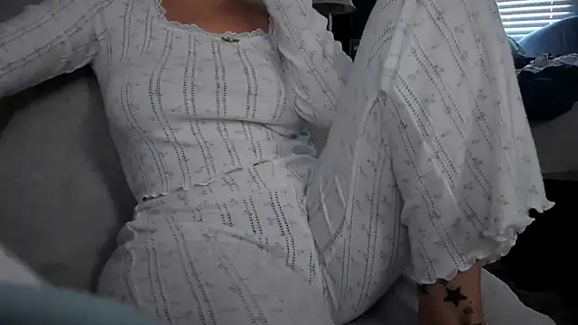 bigb00tyjudyyX online show from November 19, 2025, 3:56 pm