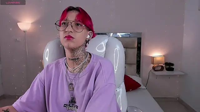 ravengreen  online show from February 4, 2025, 11:27 pm