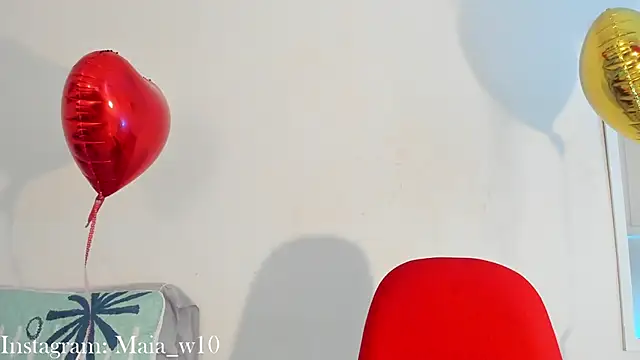 Maia W10 online show from February 26, 2025, 3:52 pm