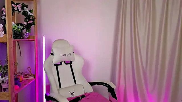 MelissaLovvv online show from September 17, 2025, 5:20 am