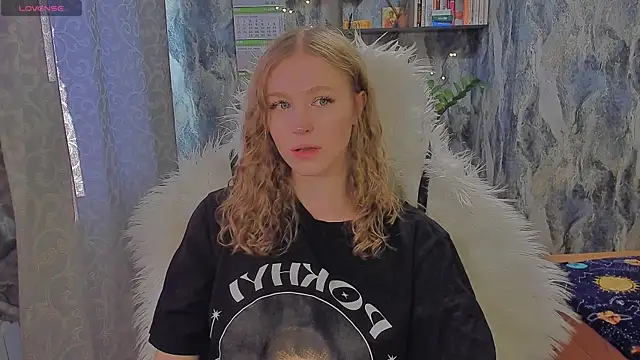 JuxxxsyBunx online show from September 30, 2025, 11:15 am