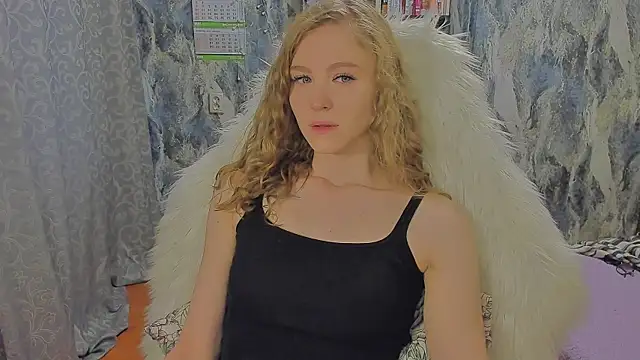 JuxxxsyBunx online show from November 3, 2025, 8:26 am