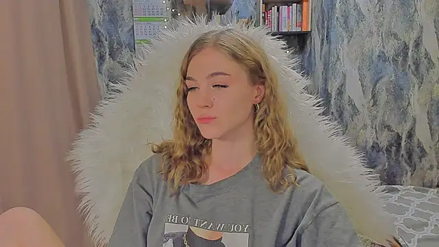 JuxxxsyBunx online show from November 29, 2025, 5:05 pm