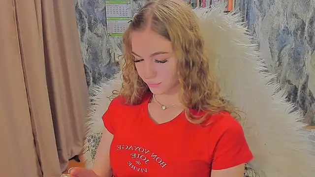 JuxxxsyBunx online show from November 30, 2025, 5:06 pm