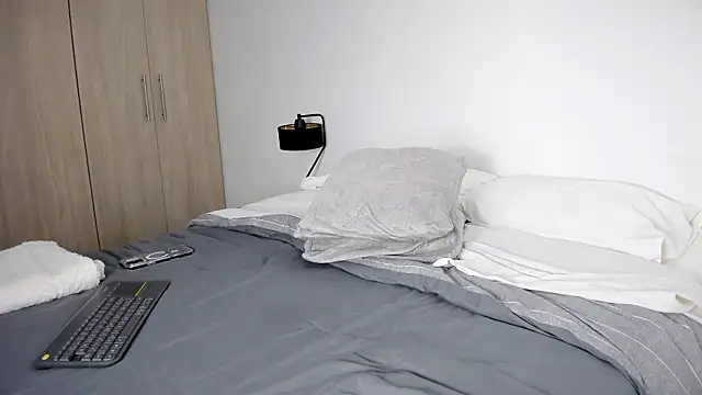 Bella rossinii  online show from February 27, 2026, 2:00 am