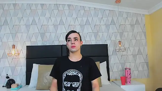 JustinePerry online show from December 17, 2025, 7:47 am