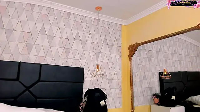 JustinePerry online show from April 21, 2026, 3:46 am