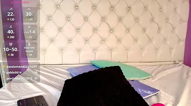 Trixiroy online show from February 14, 2025, 2:18 am