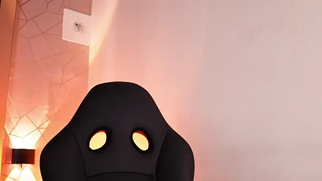 Luu Princess online show from April 21, 2026, 1:42 am