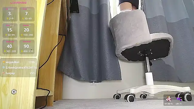 CN-Doudou online show from March 18, 2025, 6:36 am