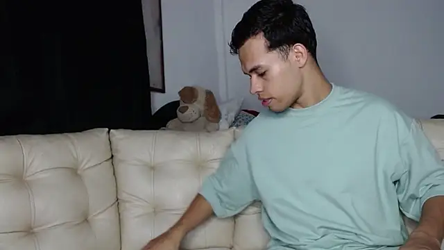 alexandra lorens online show from October 17, 2025, 1:42 am