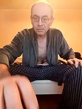 Snapshot of BesterJunge45 chatting on November 23, 2025, 7:30 am BesterJunge45 online show from November 23, 2025, 7:30 am
