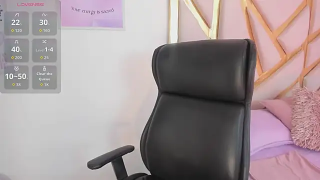 LanaJones  online show from April 21, 2026, 12:33 pm