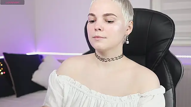 LikaBerry1 online show from February 2, 2025, 7:14 pm