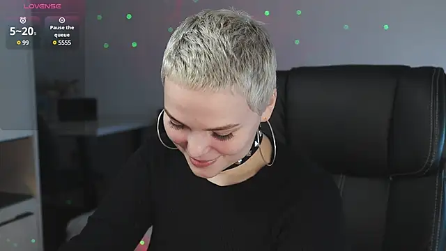 LikaBerry1 online show from March 18, 2025, 8:37 pm