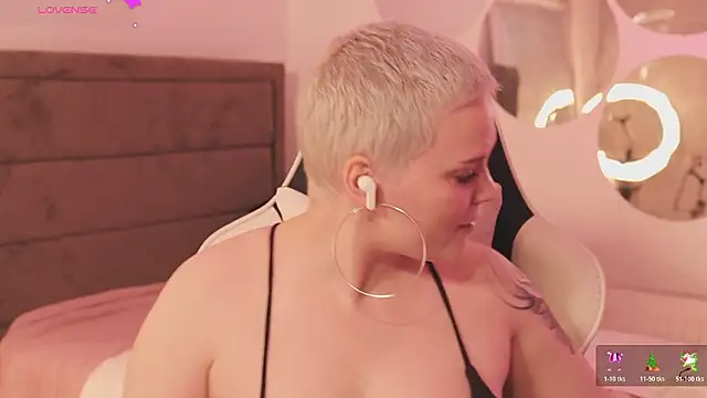 LikaBerry1 online show from February 10, 2026, 4:22 pm